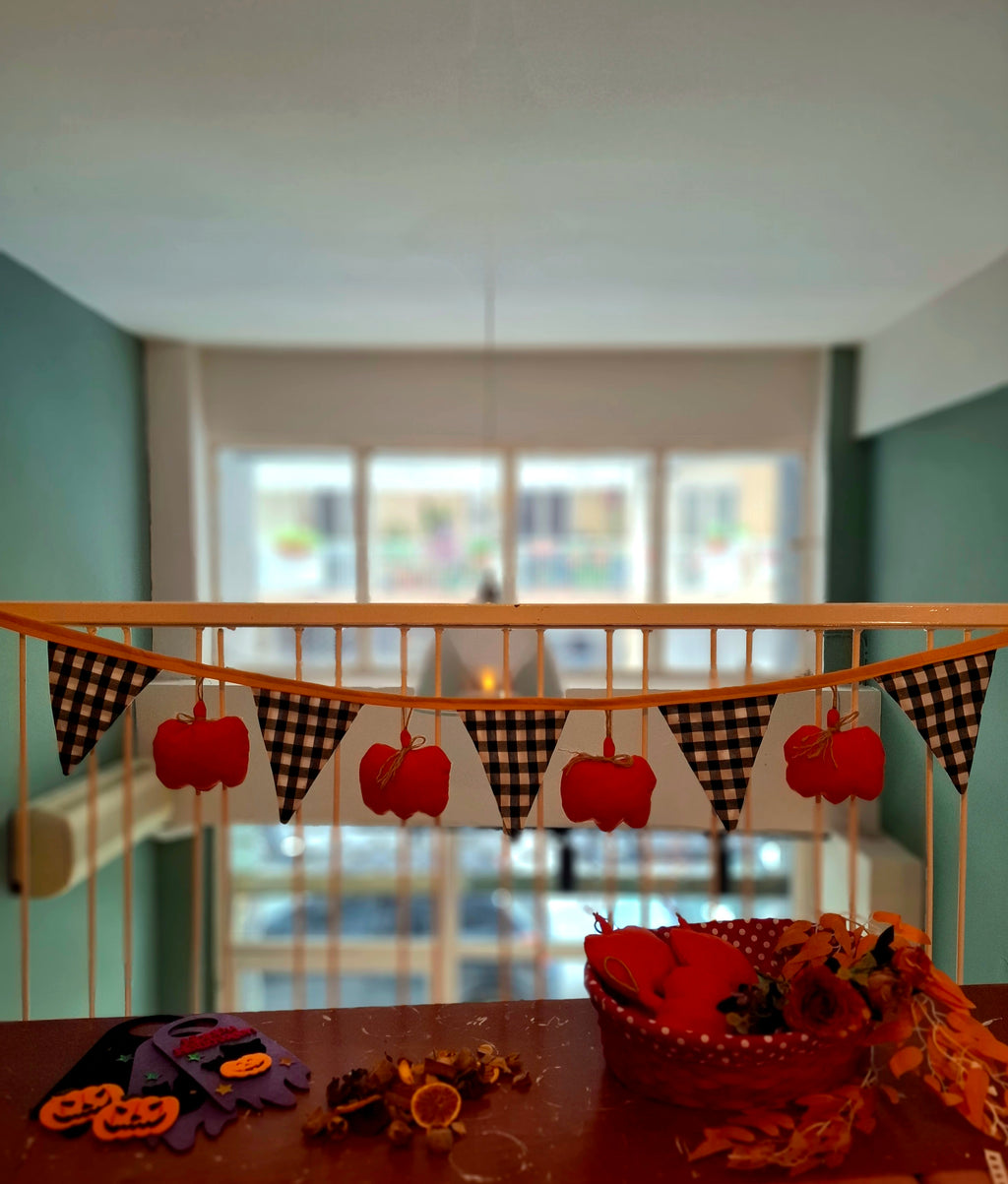 Γιρλάντα με Κολοκύθες 2025-με Καρό Ασπρόμαυρα Σημαιάκια -1.5m