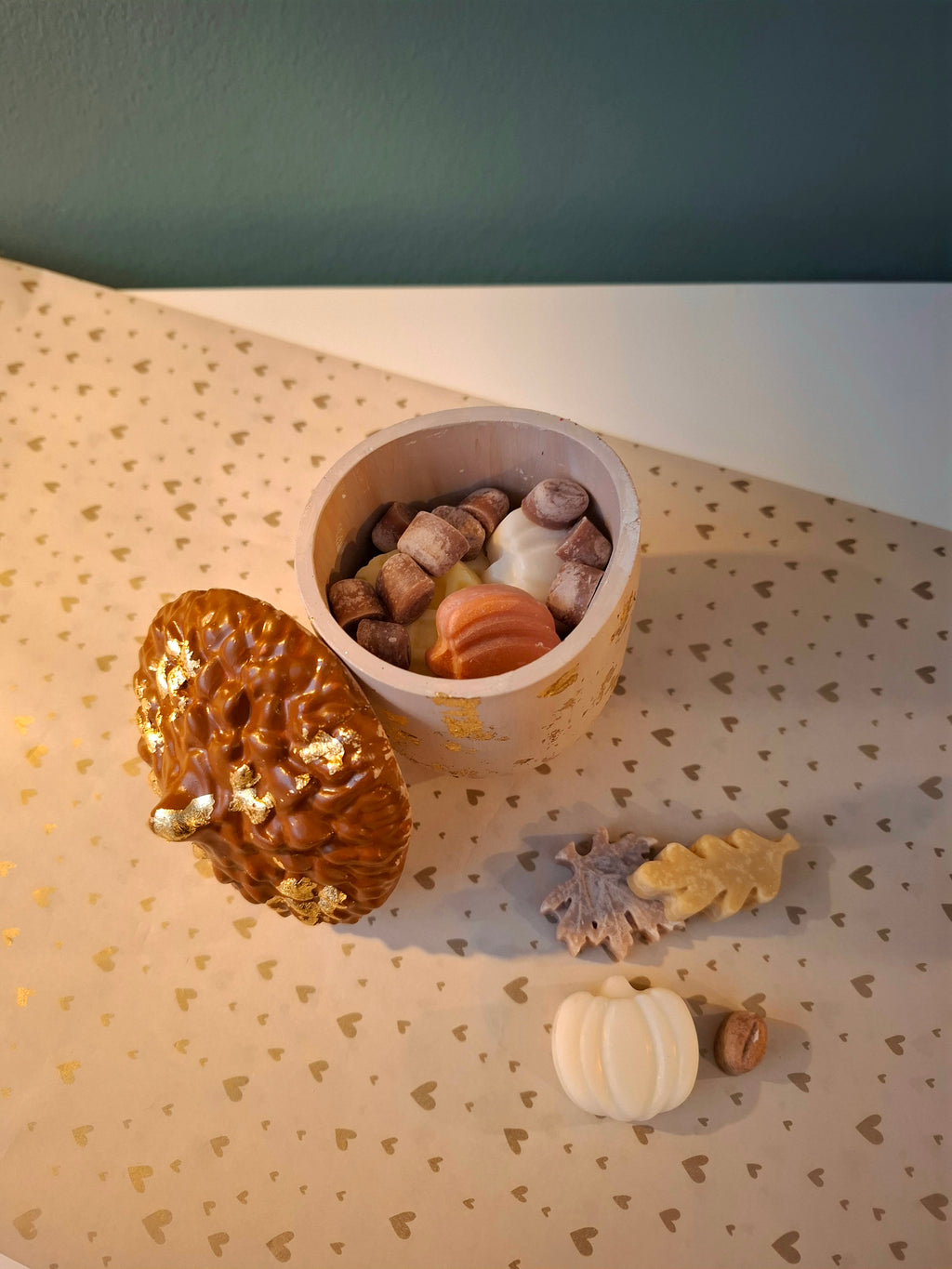 ΒΑΖΑΚΙ ΒΕΛΑΝΙΔΙ με WAX MELTS