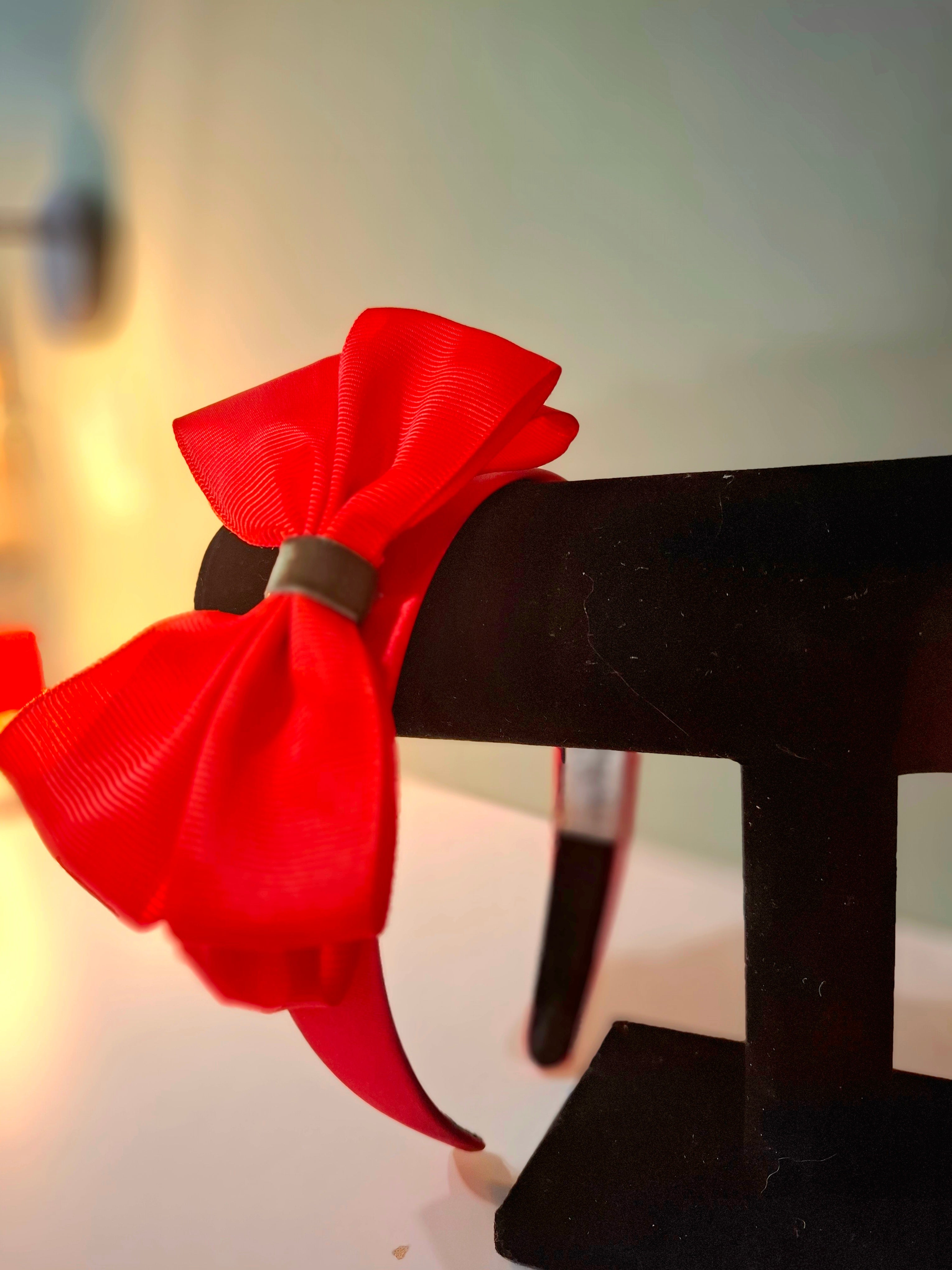 ΓΙΟΡΤΙΝΗ ΚΟΚΚΙΝΗ ΣΤΕΚΑ ΜΕ ΦΙΟΓΚΟ