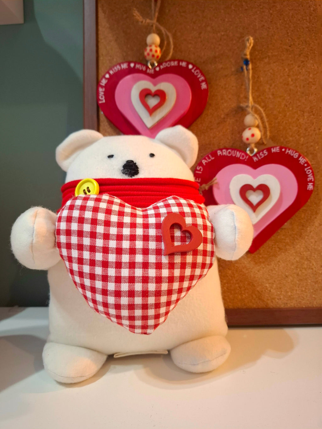 ΑΡΚΟΥΔΟΣ ΜΕ ΚΑΡΔΟΥΛΑ ΑΓΚΑΛΙΑ