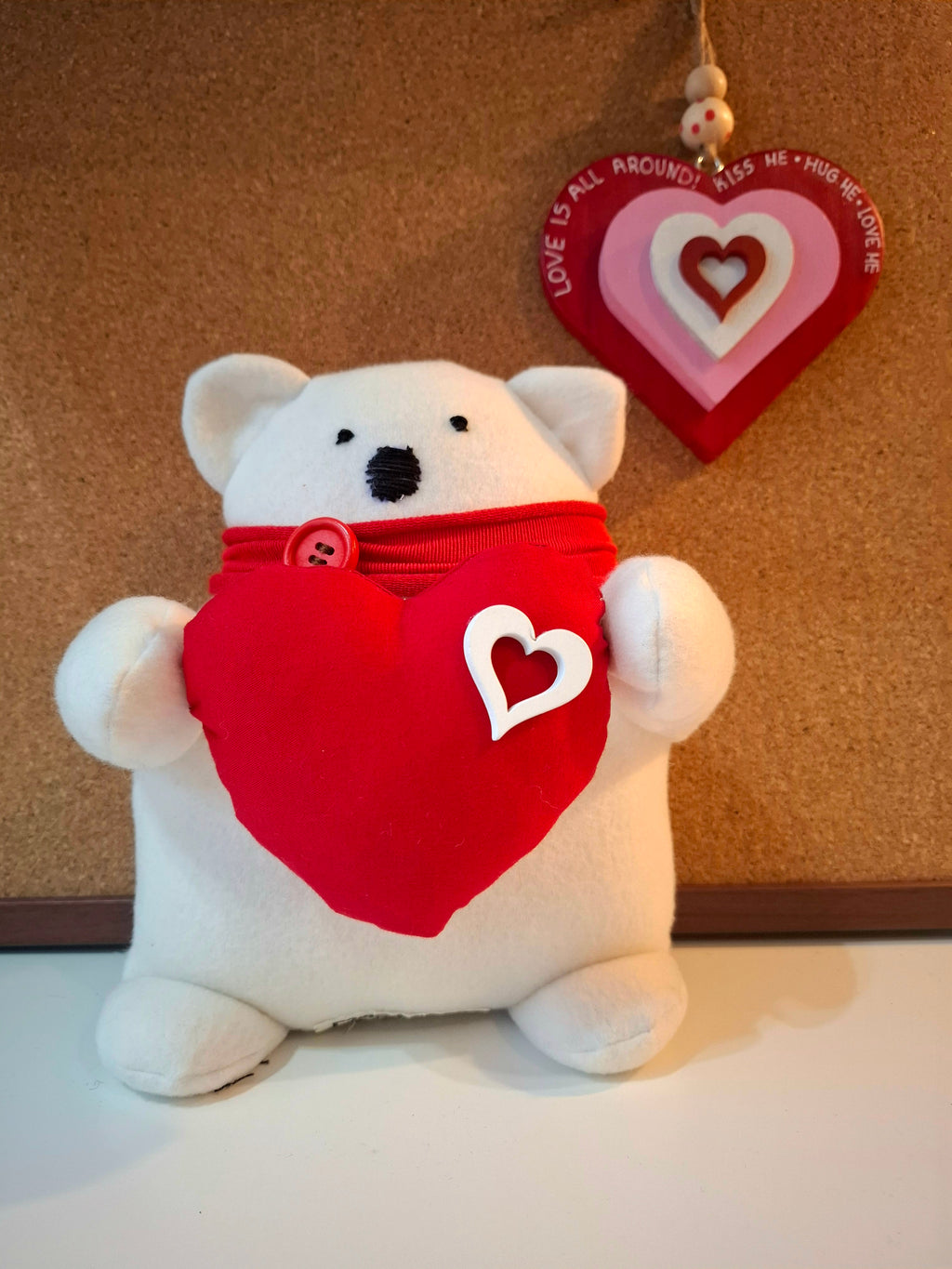 ΑΡΚΟΥΔΟΣ ΜΕ ΚΑΡΔΟΥΛΑ ΑΓΚΑΛΙΑ