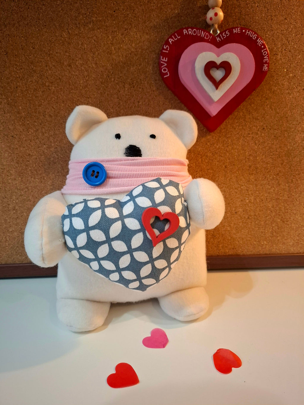 ΑΡΚΟΥΔΟΣ ΜΕ ΚΑΡΔΟΥΛΑ ΑΓΚΑΛΙΑ