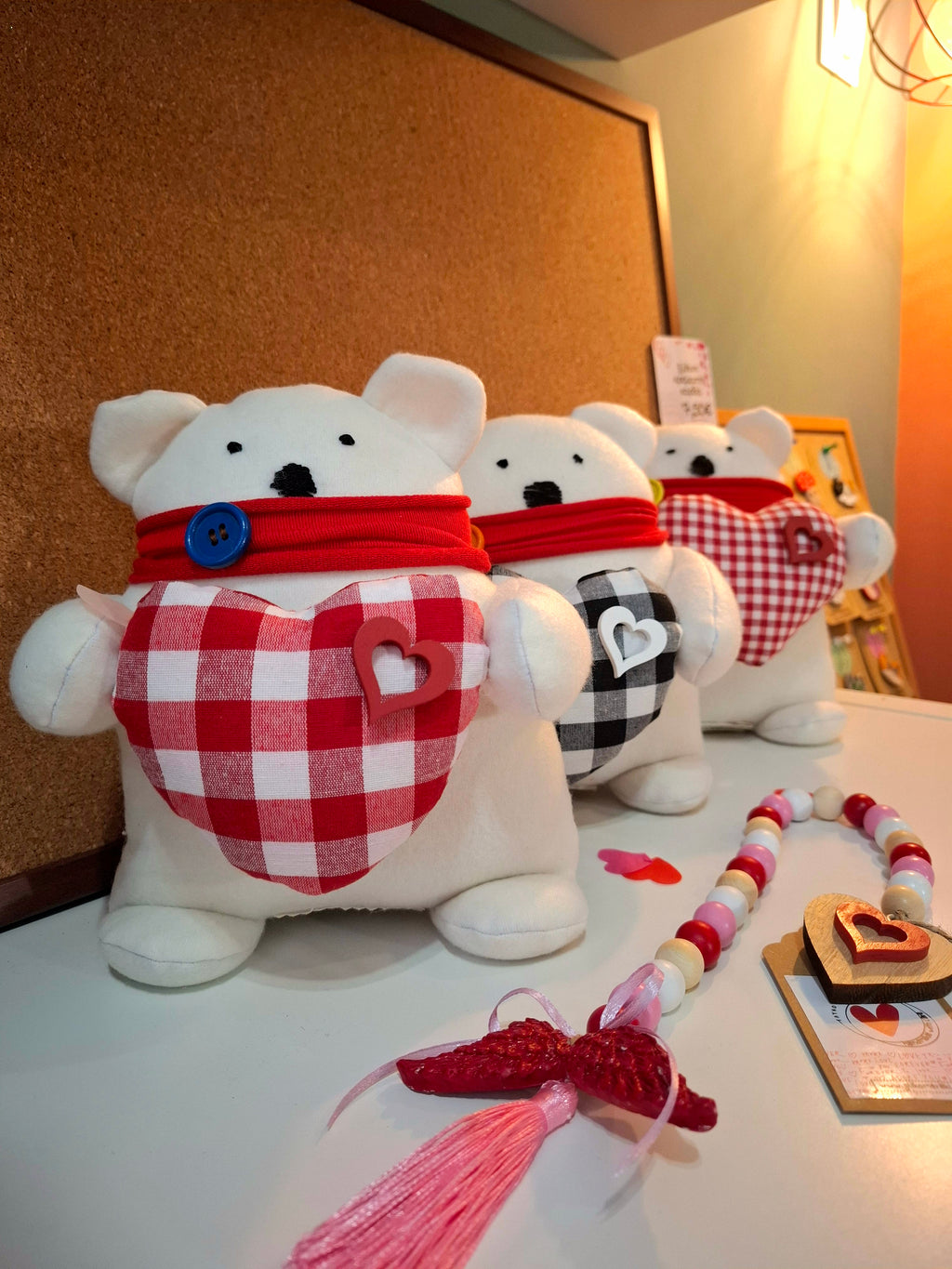 ΑΡΚΟΥΔΟΣ ΜΕ ΚΑΡΔΟΥΛΑ ΑΓΚΑΛΙΑ