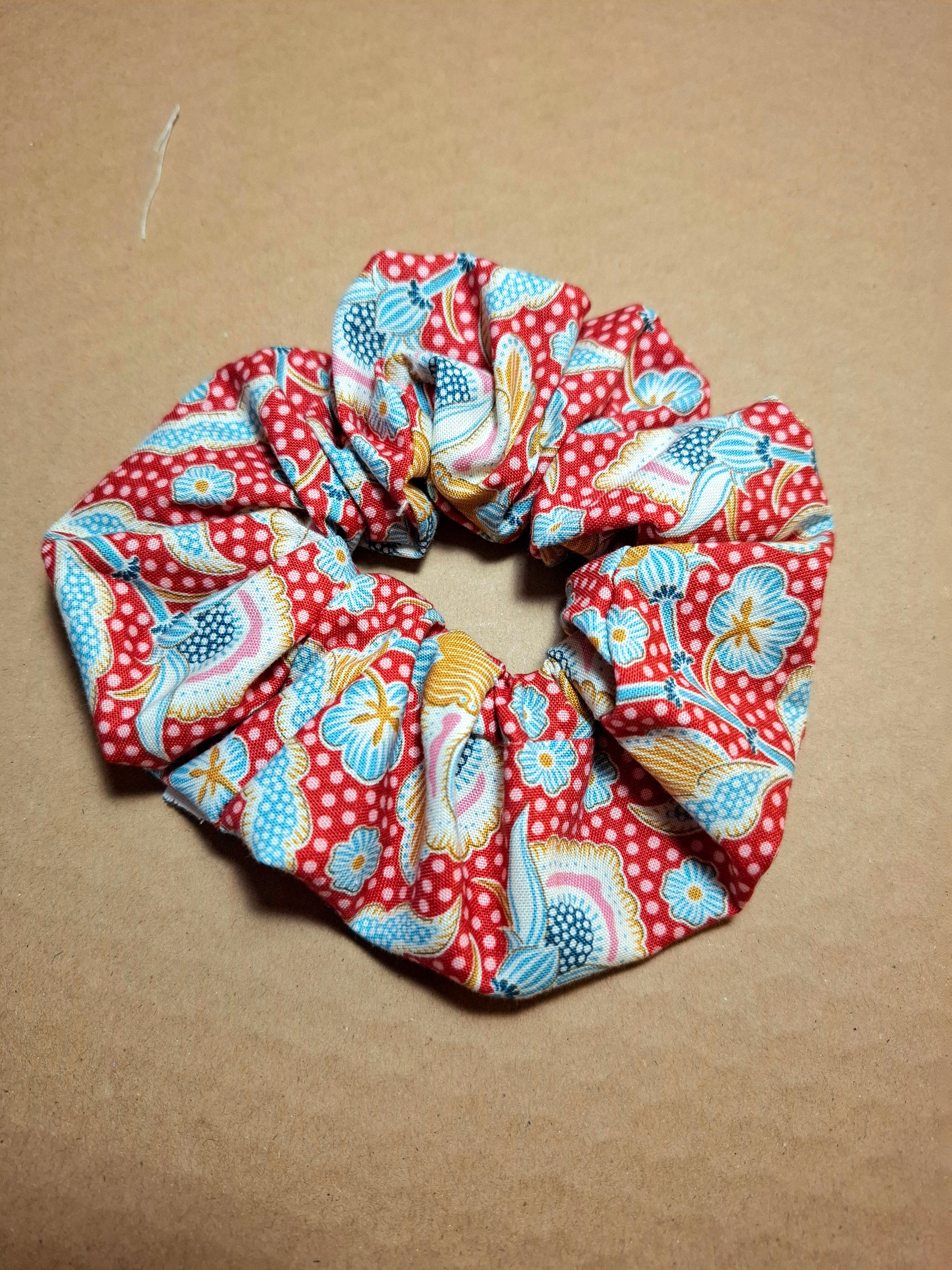 SCRUNCHIE HAIR TIE