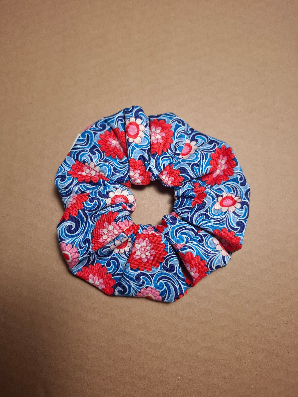 SCRUNCHIE HAIR TIE