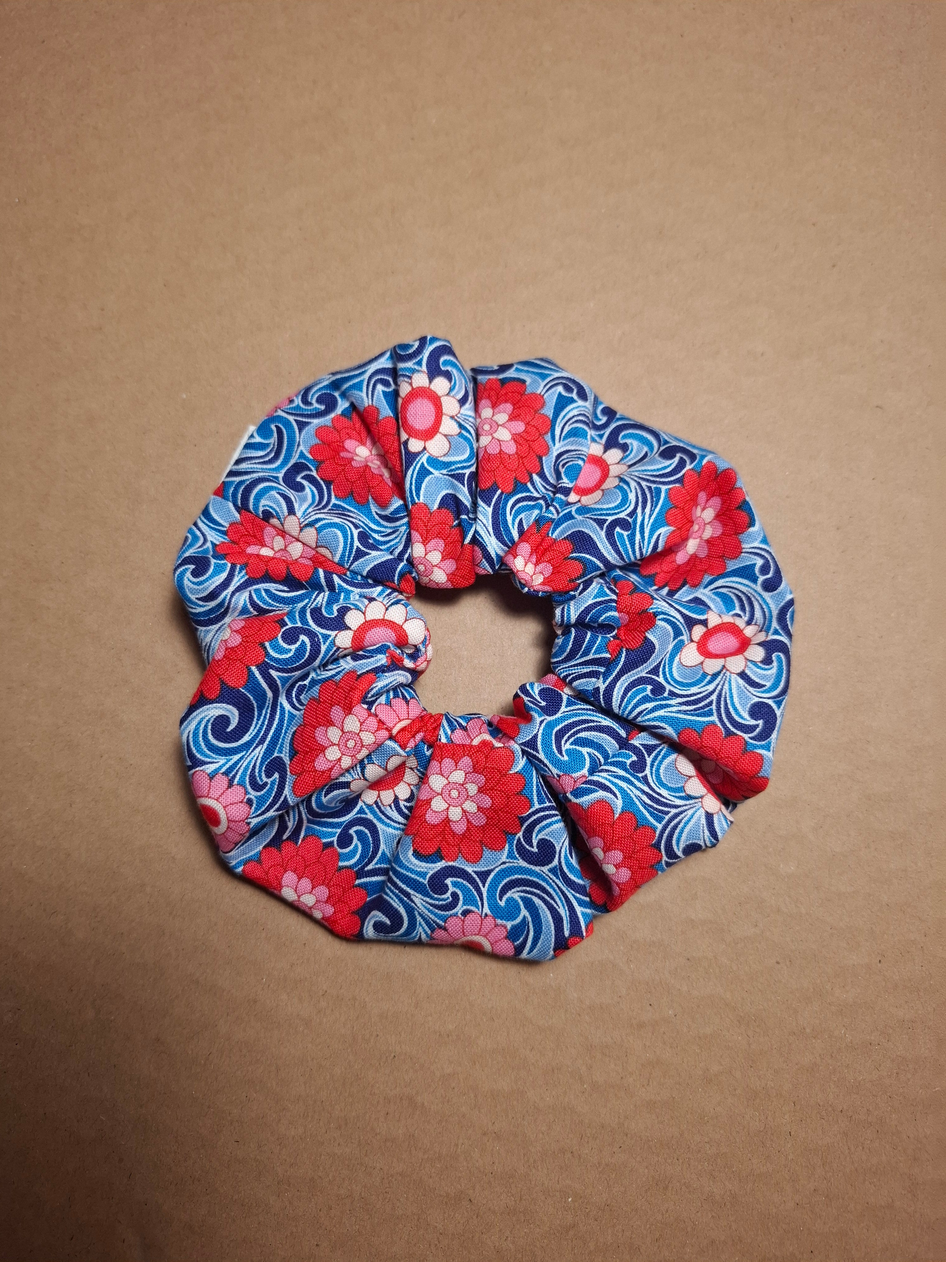 SCRUNCHIE HAIR TIE