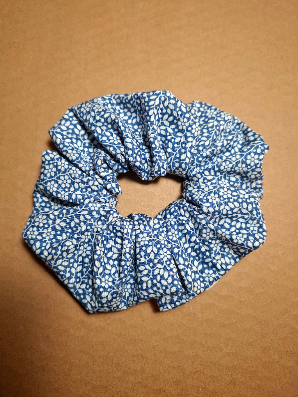 SCRUNCHIE HAIR TIE