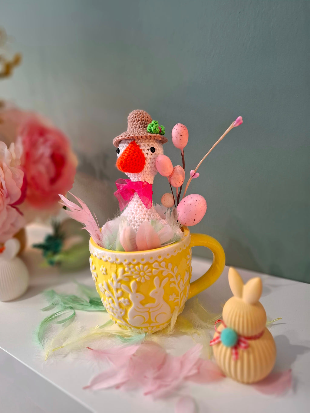 ΠΛΕΚΤΟ ΠΑΠΑΚΙ ΜΕΣΑ ΣΕ ΠΑΣΧΑΛΙΝΗ ΚΟΥΠΑ